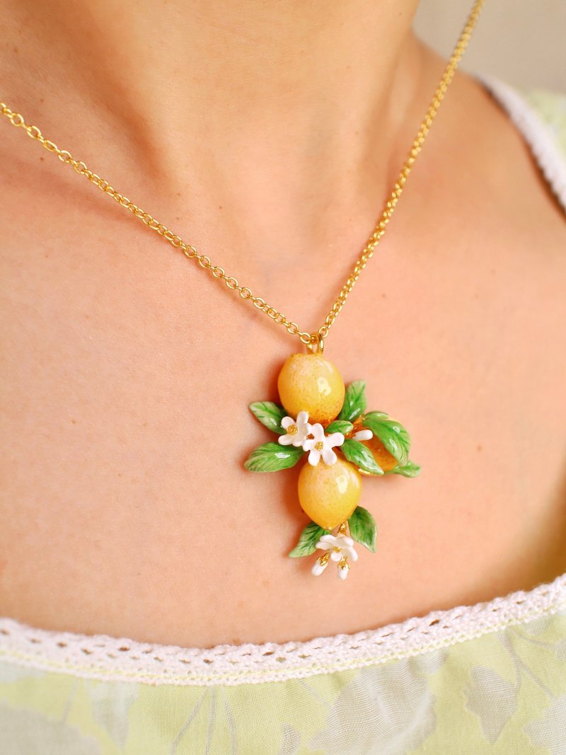 Lemon Pendant Necklace, Fruity Blossom - 项链 - 其他金属 黄色