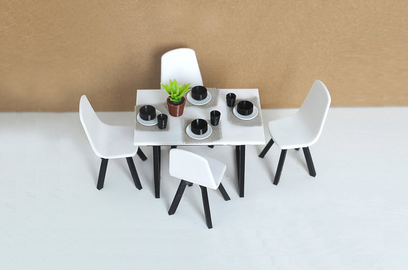 Miniature Dollhouse Dining table with chairs for dolls 1/12 Scale - 玩偶/公仔 - 塑料 白色