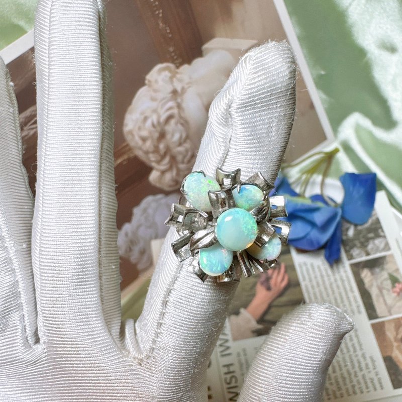 【西洋古董饰品】8.5天然Opal澳洲欧泊石黄绿火彩 花朵蛋白石戒指 - 戒指 - 贵金属 多色