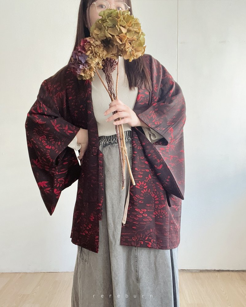 日本制和风印花黑红色古着羽织道中着和服外套 - 女装休闲/机能外套 - 聚酯纤维 黑色