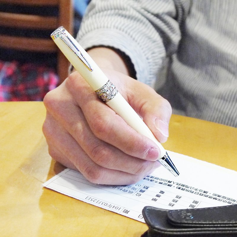 ARTEX 葛莉丝水钻长版原子笔 白 - 圆珠笔/中性笔 - 水晶 白色