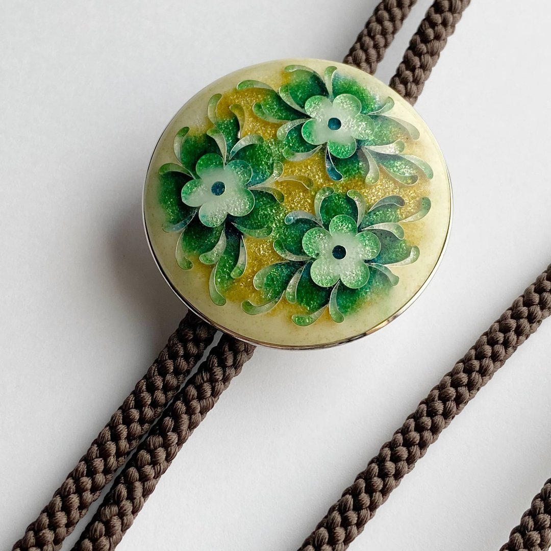 Arabesque cloisonne loop tie [Bright Green] Pure silver-clad wired cloisonne bolotie with silk string - 领带/领带夹 - 其他材质 绿色