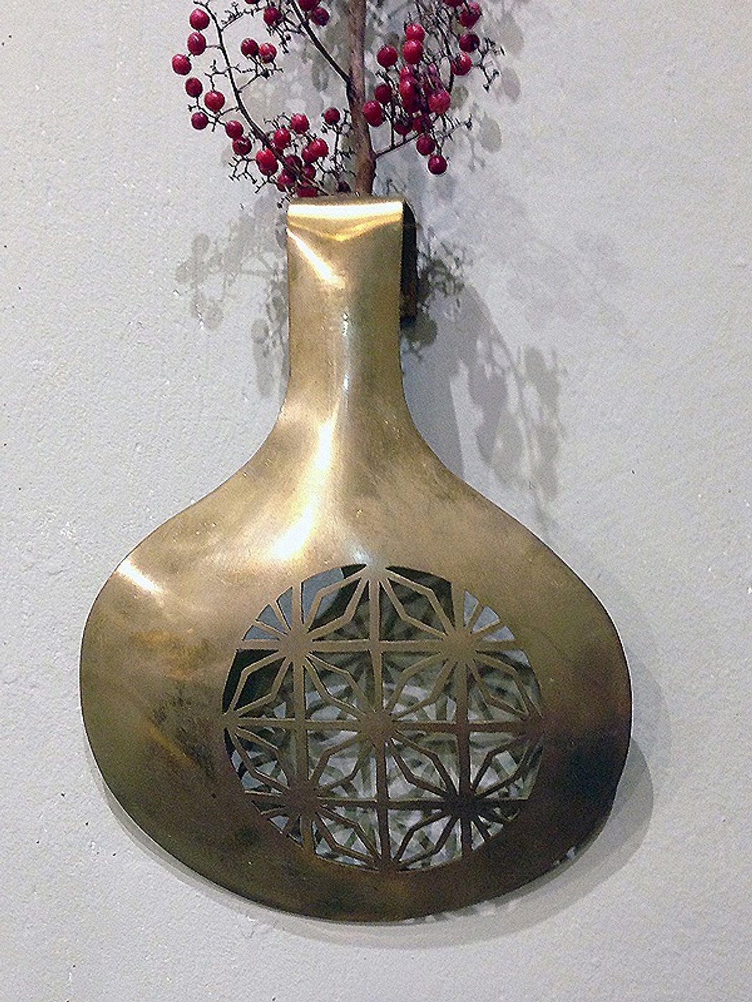 黄铜制壁挂花器小品/花窗花影 B 款，手作的诗用金属工艺为生活写诗 - 摆饰 - 铜/黄铜 
