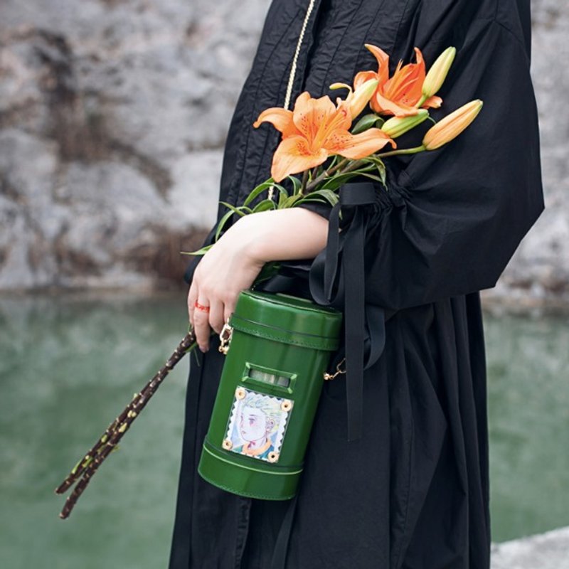 绿色 手工制 时尚圆形盒子邮单肩包斜挎包 意大利进口植鞣牛皮斜背包肩背包 异地恋的情书  | 古良原创设计创意皮具 - 侧背包/斜挎包 - 真皮 绿色