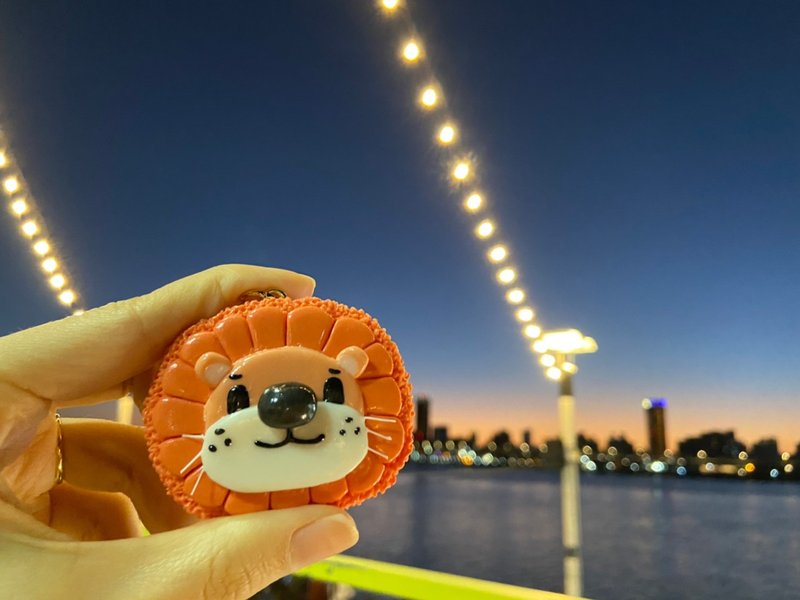 马卡龙大狮吊饰 - 钥匙链/钥匙包 - 粘土 