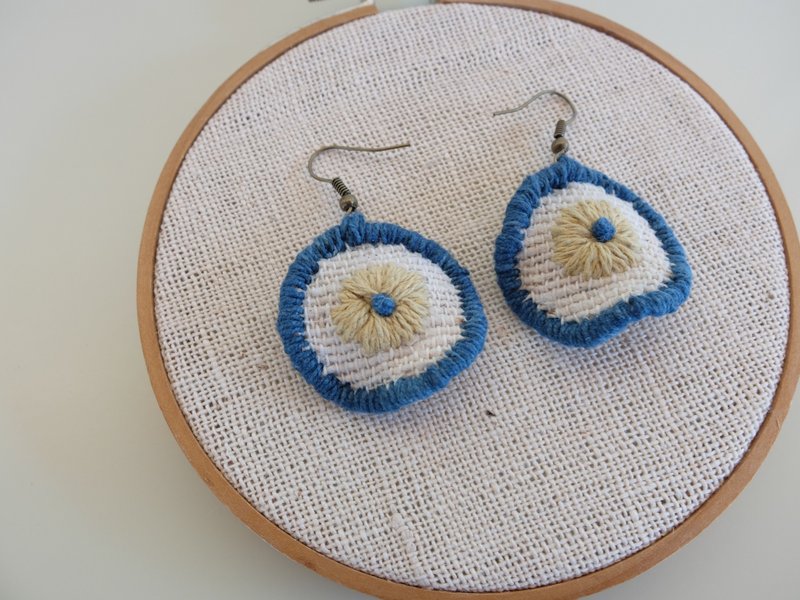 Handmade earrings-embroidered with natural dyes thread on handwoven cotton fabric - 耳环/耳夹 - 纸 黄色