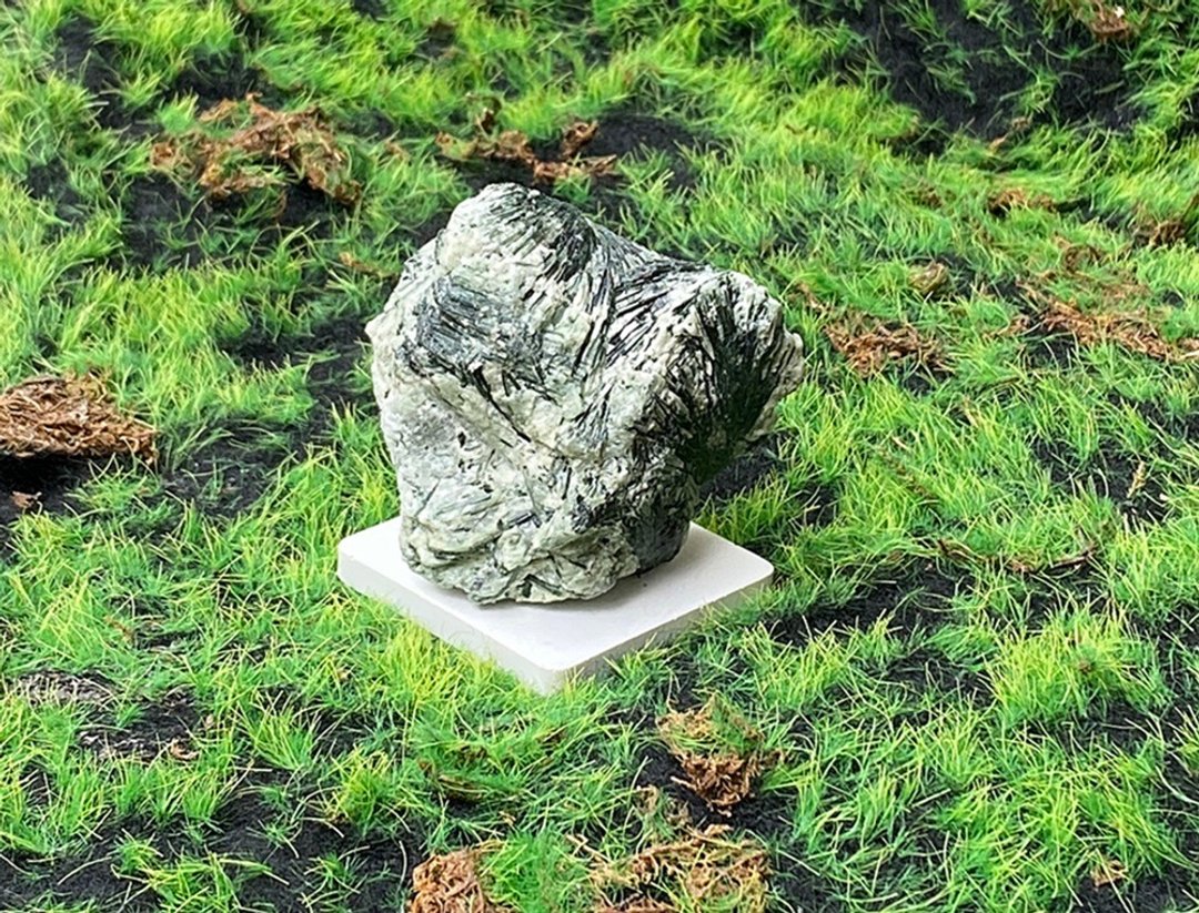 天然原矿羽毛绿碧玺 居家 办公室 风水 疗愈 摆件 旺财运 旺人缘 - 摆饰 - 水晶 多色