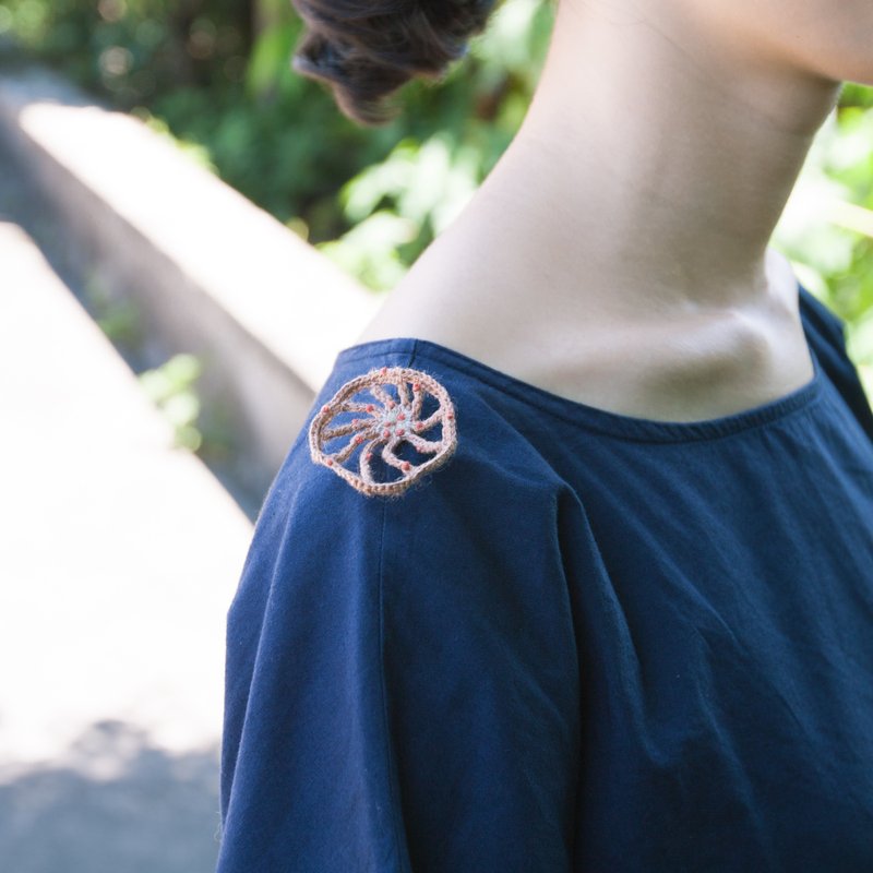 荷花池的梦钩织胸针 赭 - 胸针 - 棉．麻 咖啡色