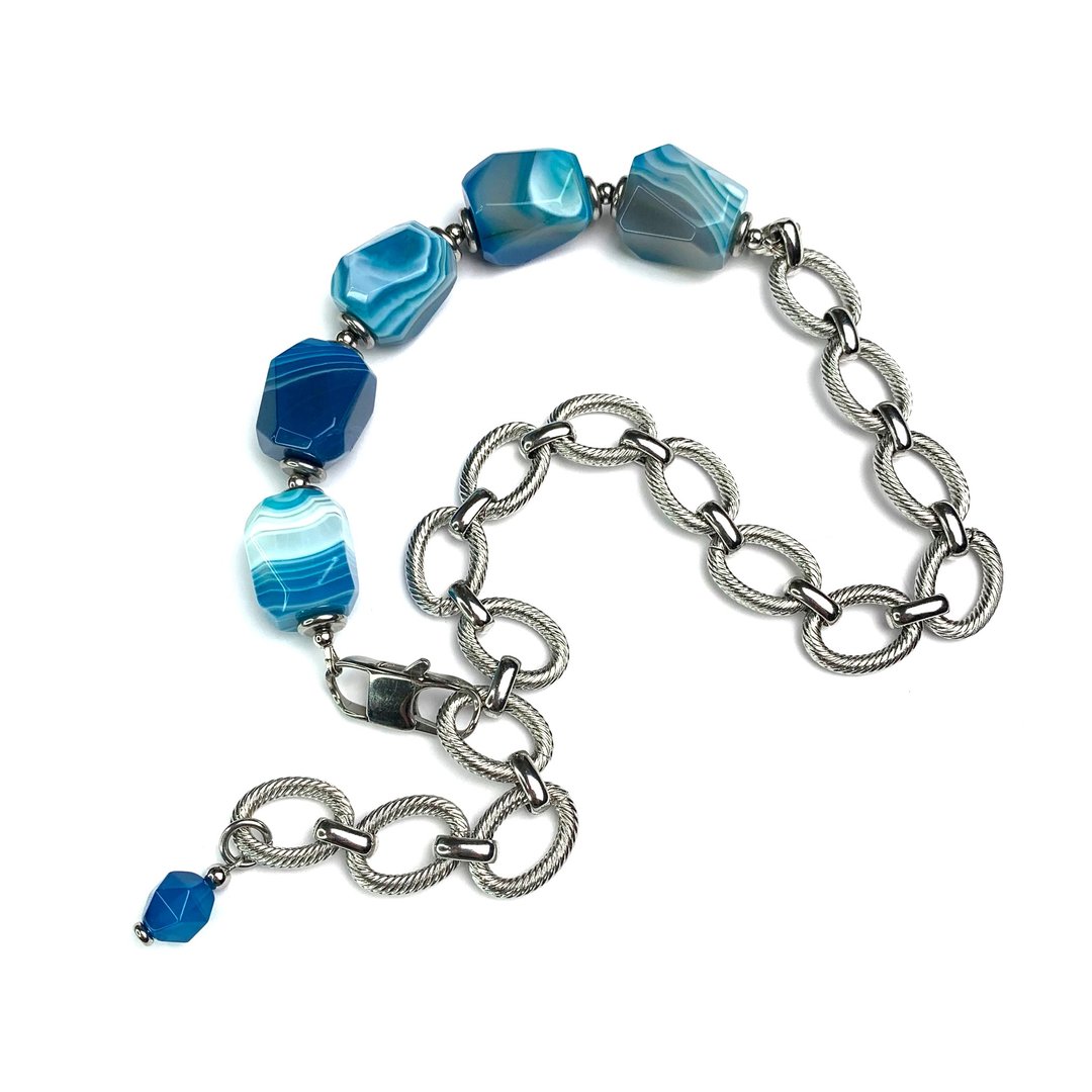 Blue striped agate and chain necklace Statement asymmetrical choker - 项链 - 宝石 蓝色
