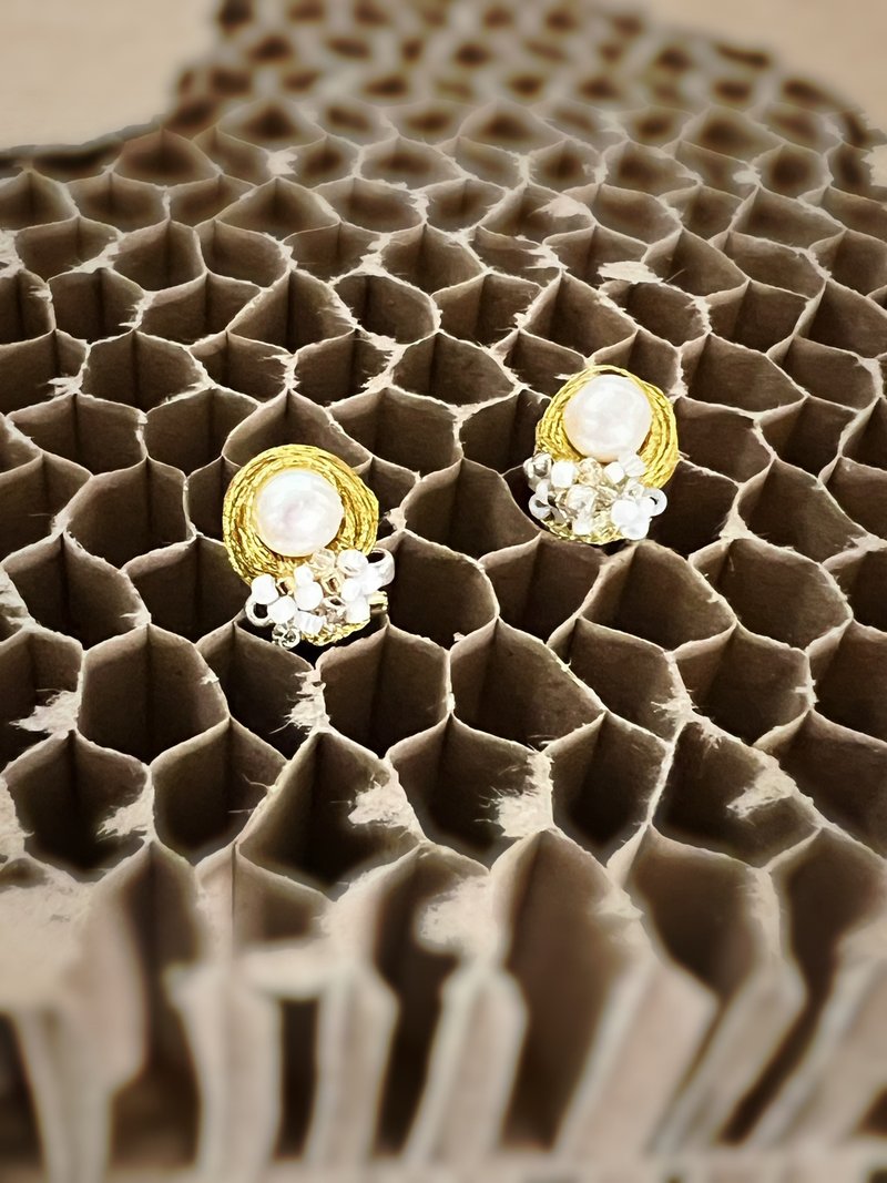 淡水珍珠手工编织耳环-2  现货 - 耳环/耳夹 - 其他材质 金色