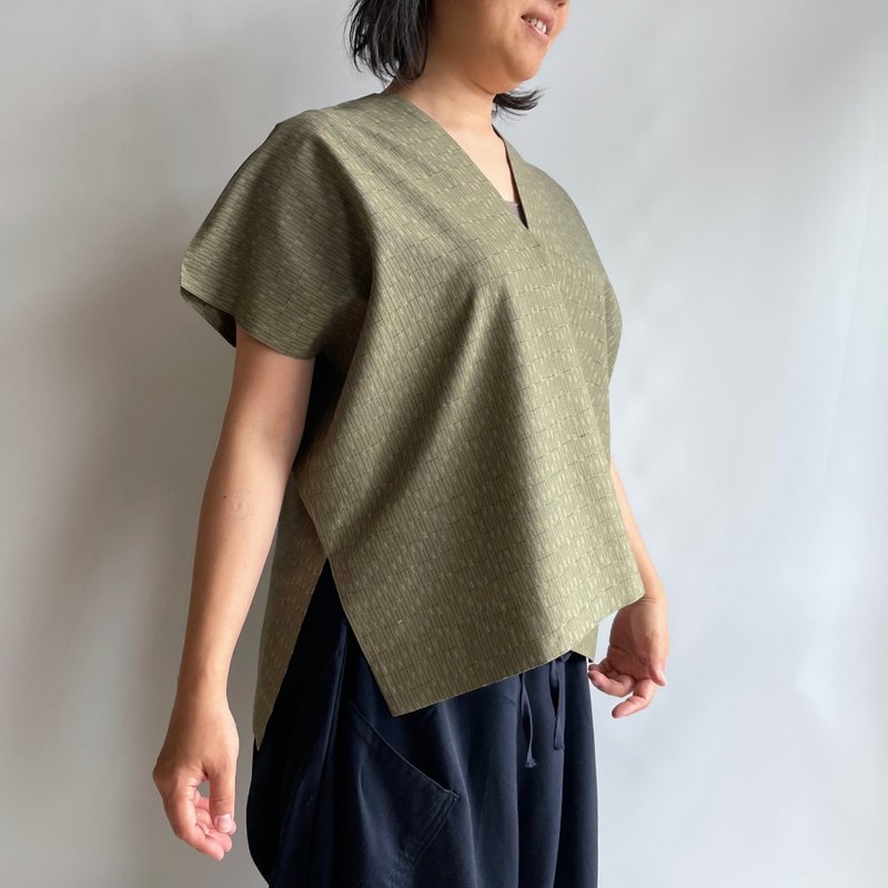 Unique item | Vertical cloth pullover blouse -Wool KIMONO fabric, Pale Green - 女装上衣 - 羊毛 绿色