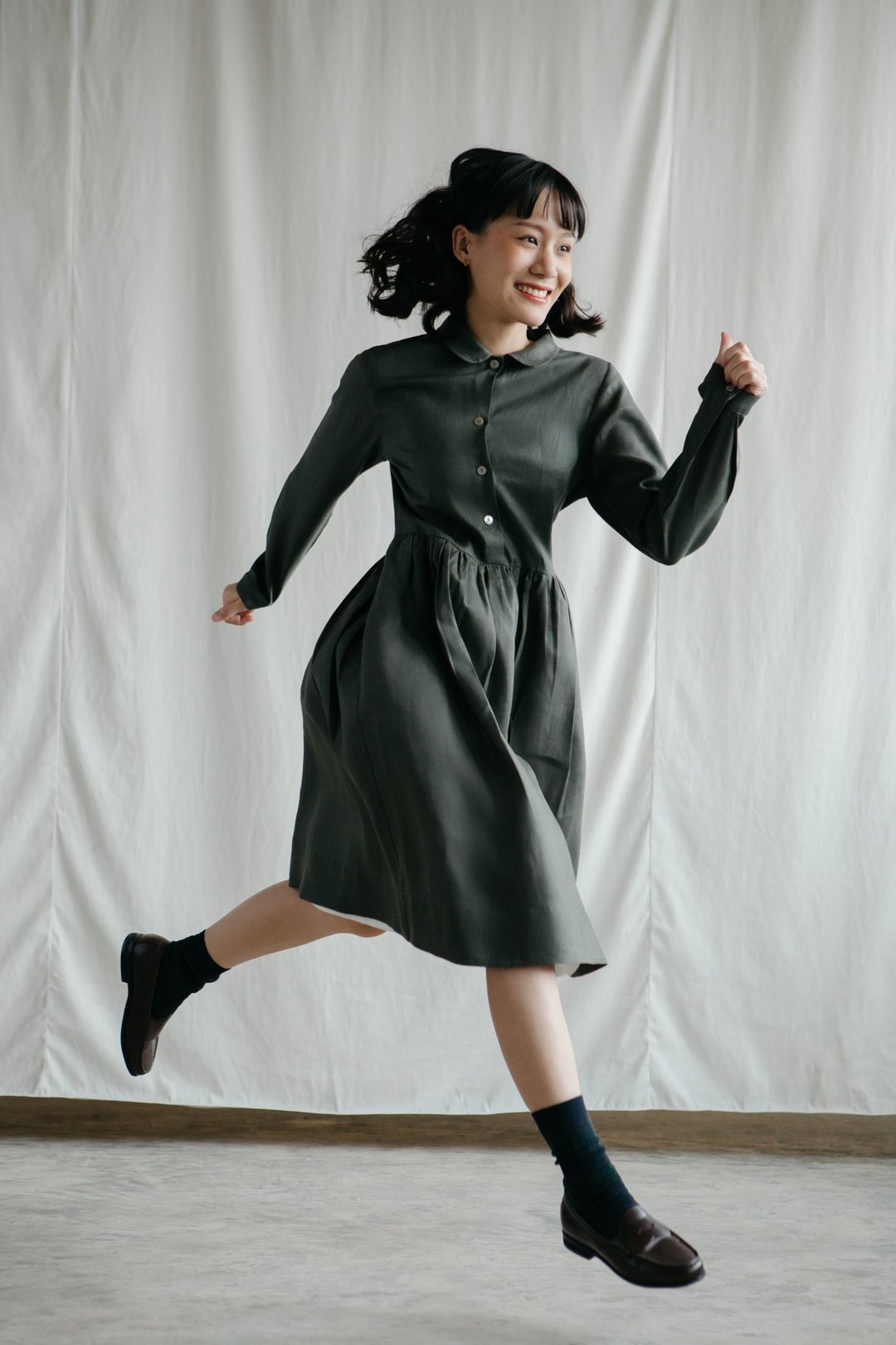 Makers Classic Dress in Green Olive - 洋装/连衣裙 - 棉 绿色