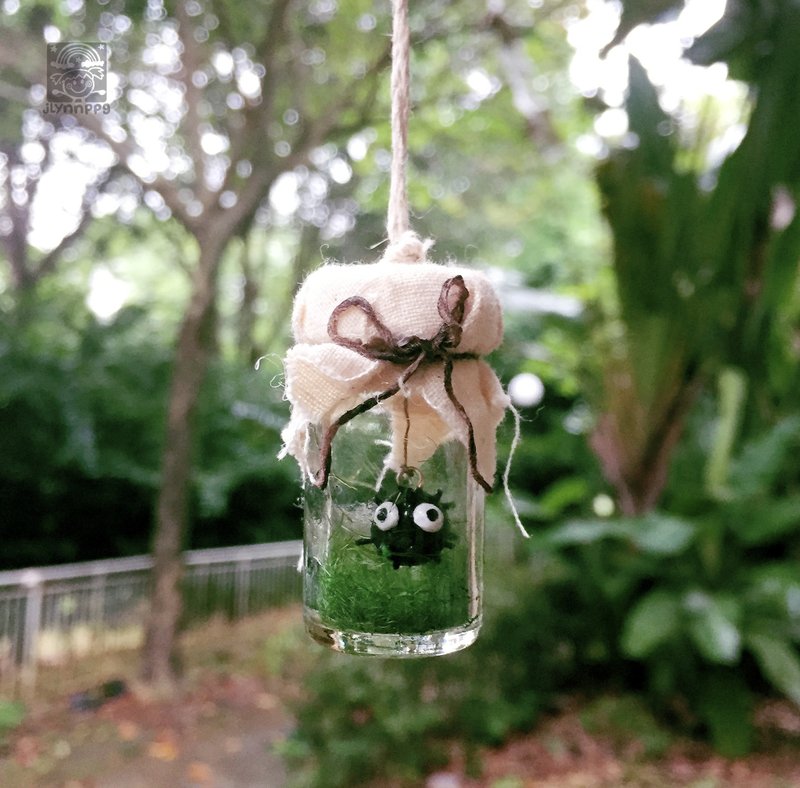 handmade Makkurokurosuke (Dust bunnies) in a bottle - 项链 - 粘土 绿色
