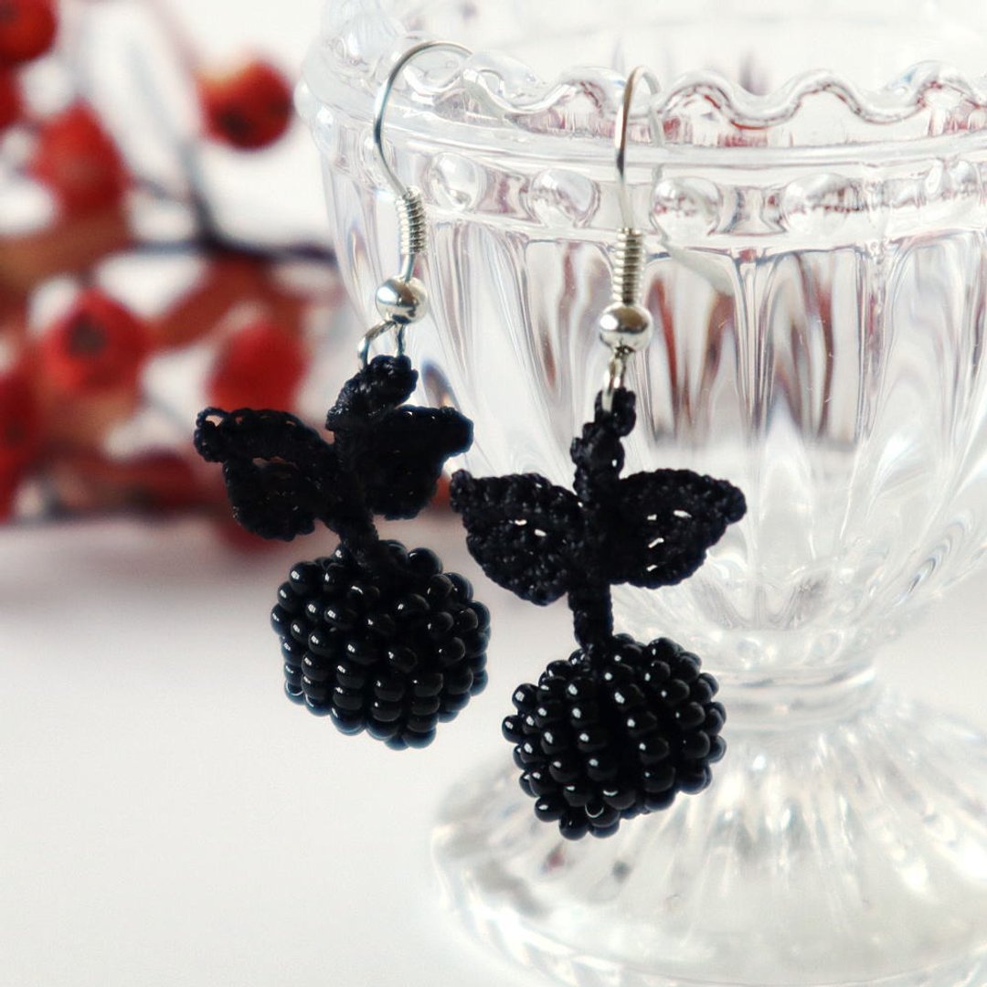 OYA crochet Earrings  - BERRY -  Black - 耳环/耳夹 - 绣线 黑色