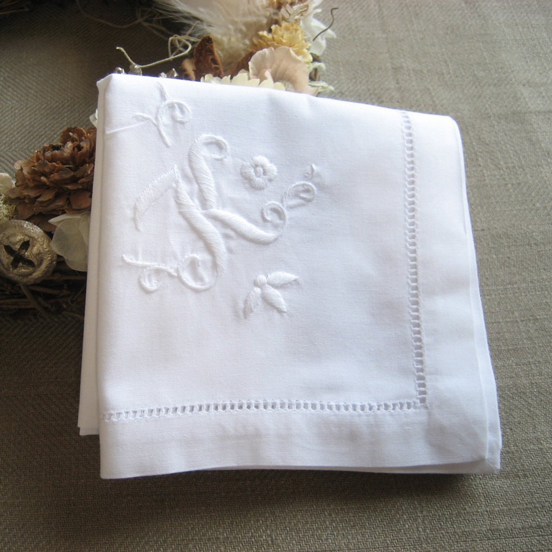 Hand embroidery initials handkerchief K - 手帕/方巾 - 棉 