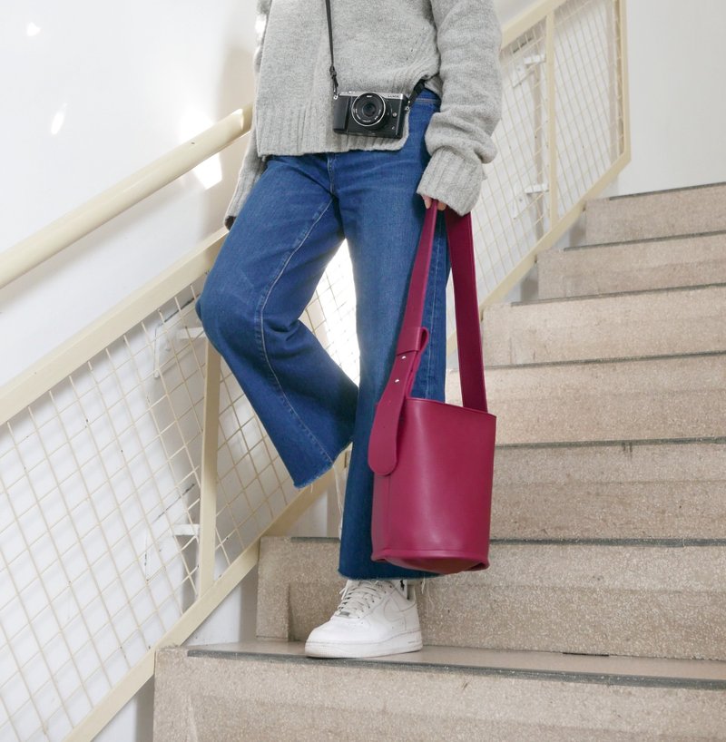 Whiteoakfactory Bold bucket bag - Red wine - 后背包/双肩包 - 其他材质 红色