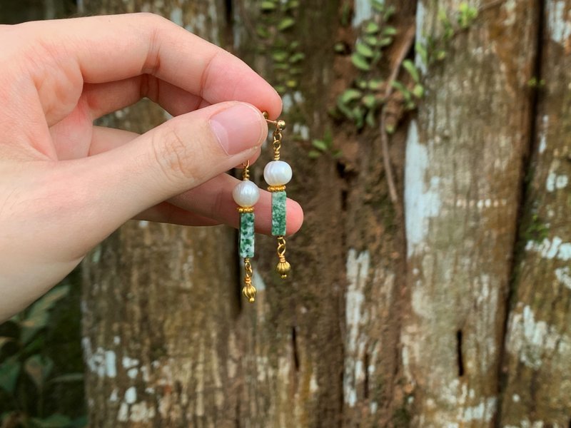 美好室物 || 珍珠绿点石黄铜耳环 - 耳环/耳夹 - 其他材质 白色