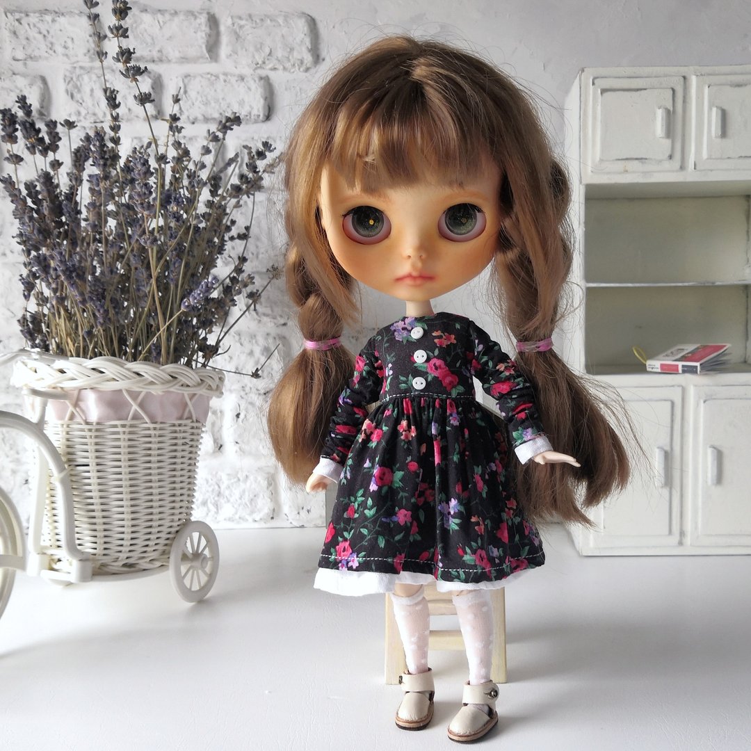 黑色连身裙手工制作。给布莱斯娃娃穿上衣服。衣服娃娃。服装布莱斯娃娃 - 玩偶/公仔 - 棉 