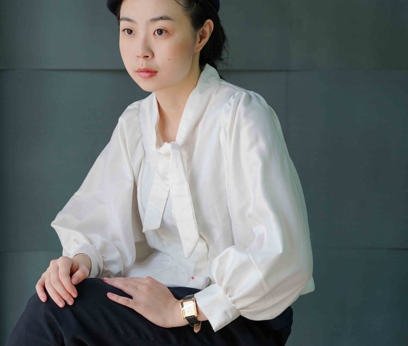 手作-纯白立体刺绣面料绑带领复古宽袖衬衫 - 女装衬衫 - 棉．麻 白色