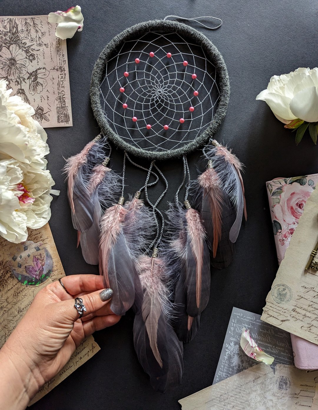 Gray dream catcher with pink, dreamcatcher wall hanging นักล่าฝัน - 墙贴/壁贴 - 绣线 灰色
