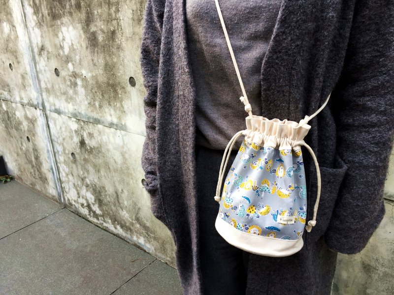 肩背 斜背 踏青 水桶包 可调长度 :::小刺猬::: - 侧背包/斜挎包 - 其他材质 