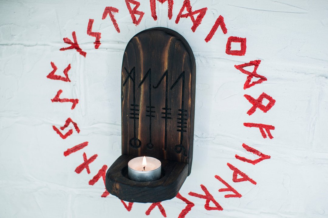 Pagan altar wooden candlestick Galdrastav Gives you a restful sleep - 墙贴/壁贴 - 木头 咖啡色