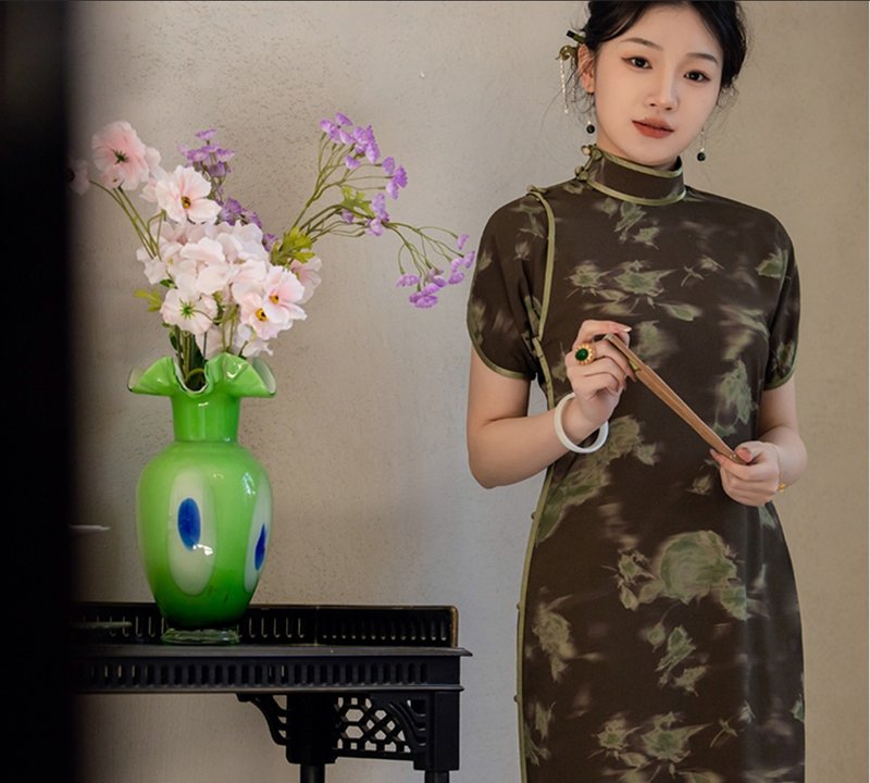 【钰霞】 新中式復古 素雅古法旗袍 - 旗袍 - 其他材质 咖啡色