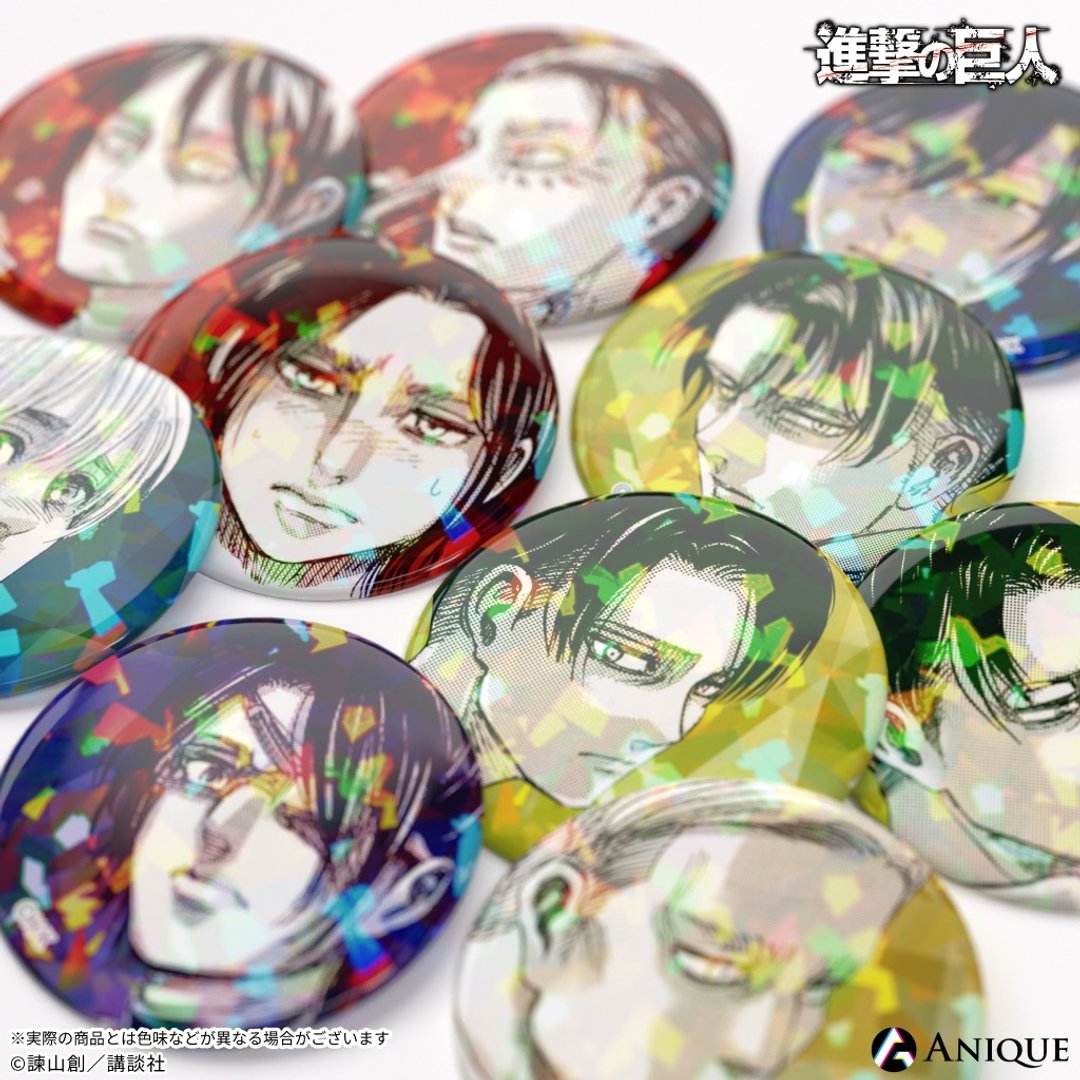 ANIQUE 艾伦 & 阿尔敏 碎钻亮面徽章 2入组 - 徽章/别针 - 其他金属 多色