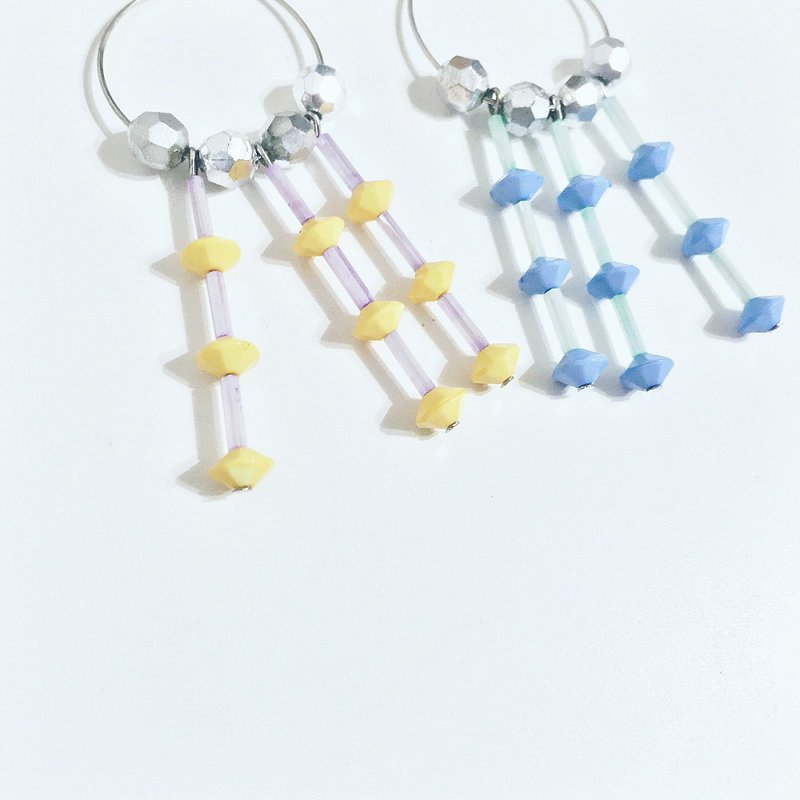 Marygo［薄荷绿粉紫对比配色玻璃流苏］篓空圆耳环 - 耳环/耳夹 - 玻璃 