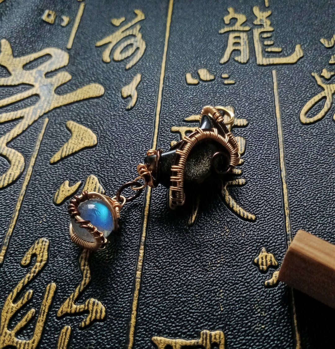 佚名山河。项链。金曜石月亮组合坠。金属编织。含链 - 项链 - 宝石 金色