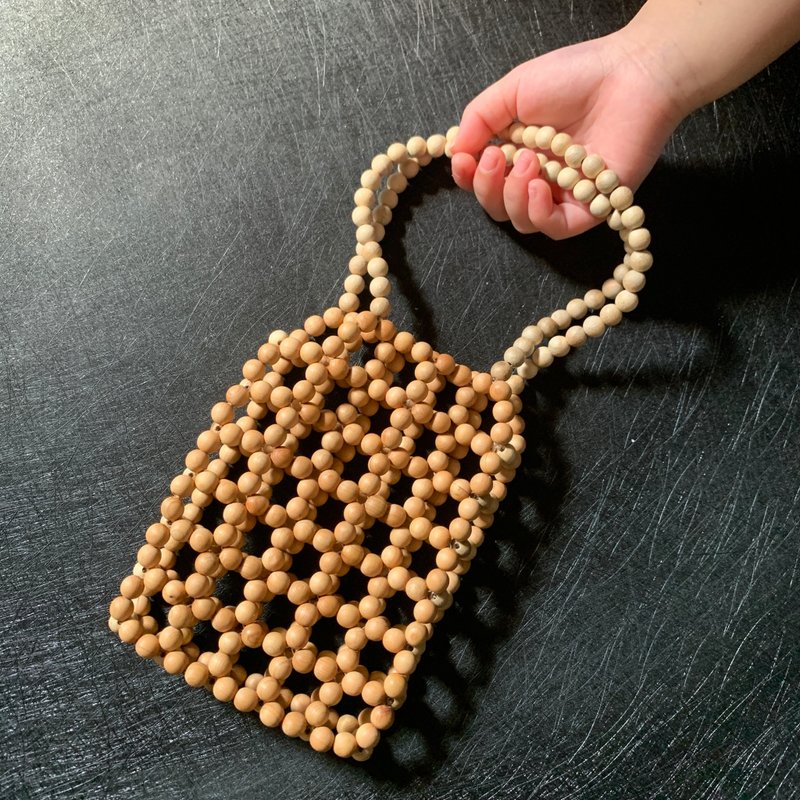 Crystal.EAA 香樟木 设计制造 手工制作款 串珠编制手挽袋 小废包 - 手拿包 - 木头 卡其色