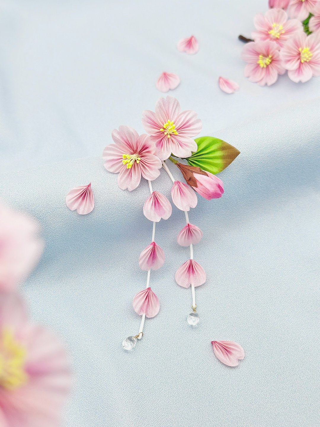 手染羽二重细致花瓣 樱花发饰 (迷你款) / つまみ细工 毕业典礼 和风 和服 春季 成人式 赏花 日式小物 正式场合 入园 入学 派对 洋装 母亲节 婚礼 - 发饰 - 丝．绢 粉红色