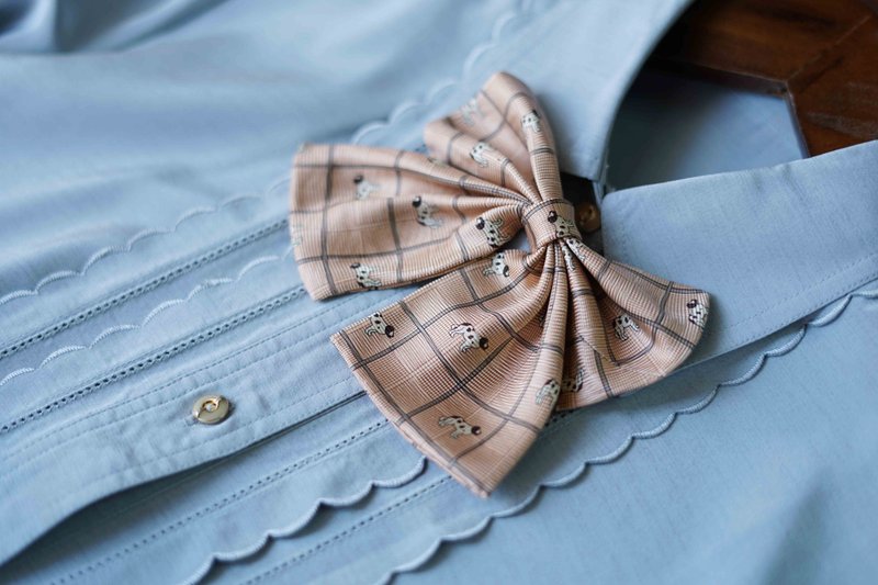 古董领带改制手工领结-狗狗印花-粉橘-学院风双层领结别针 - 领结/领巾 - 丝．绢 橘色