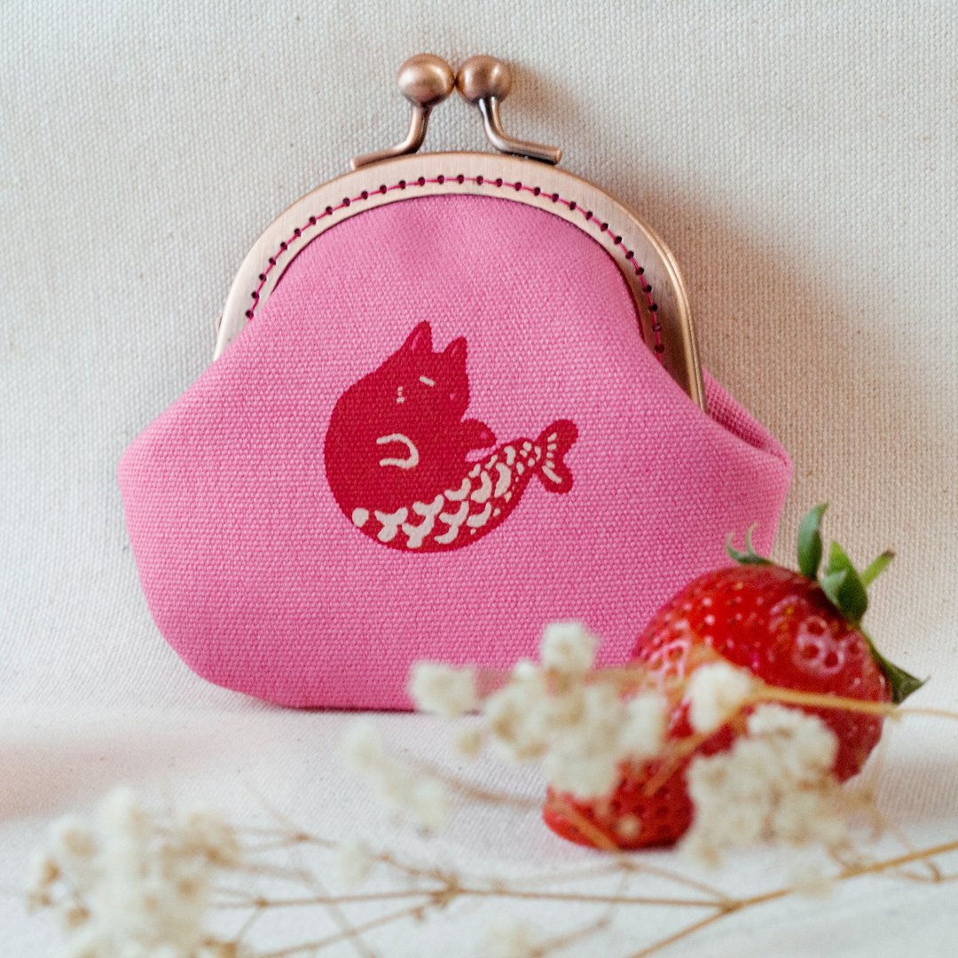 【女人节新品】草莓小睡猫鱼口金包/零钱包(三款)_手工绢印 - 零钱包 - 其他材质 粉红色