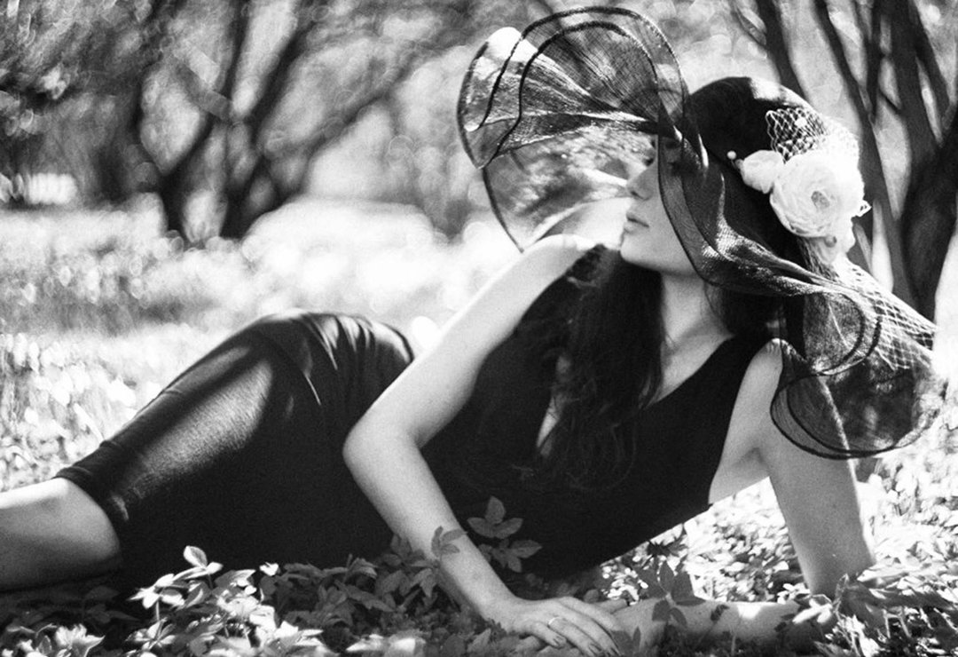 black white derby hat, Royal Ascot hat, kentucky derby hat , wedding guest hat - 帽子 - 其他材质 黑色