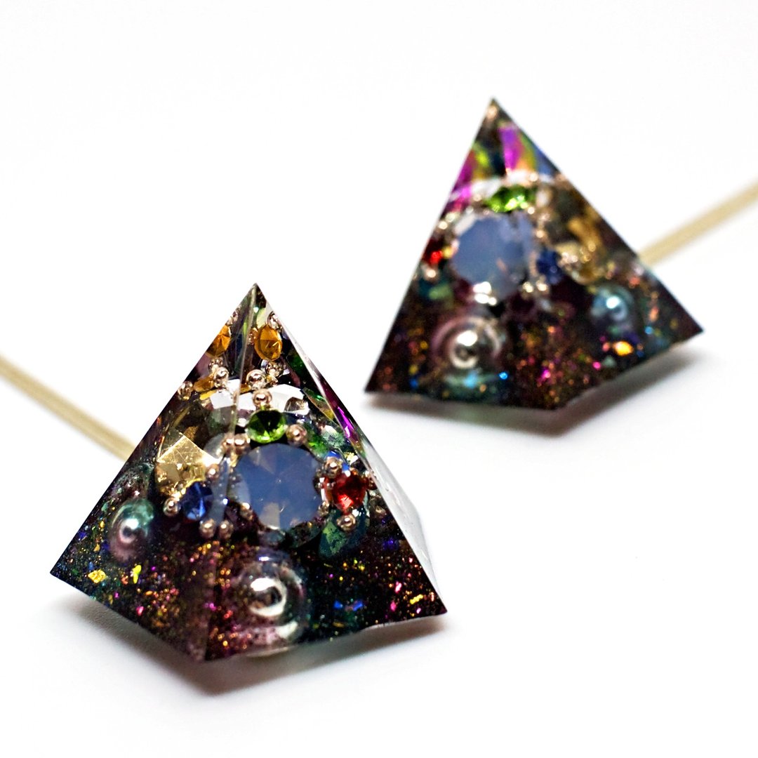 Pentagon Bra Bra Pierce (Pobetor) - 耳环/耳夹 - 树脂 多色