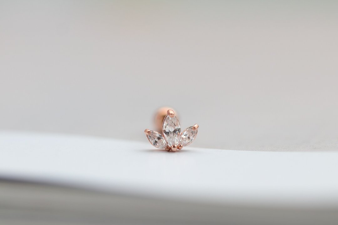 14K Shamrock Piercing 三叶草锁珠耳环 (单个)耳骨 耳窝 不退色 - 耳环/耳夹 - 贵金属 金色