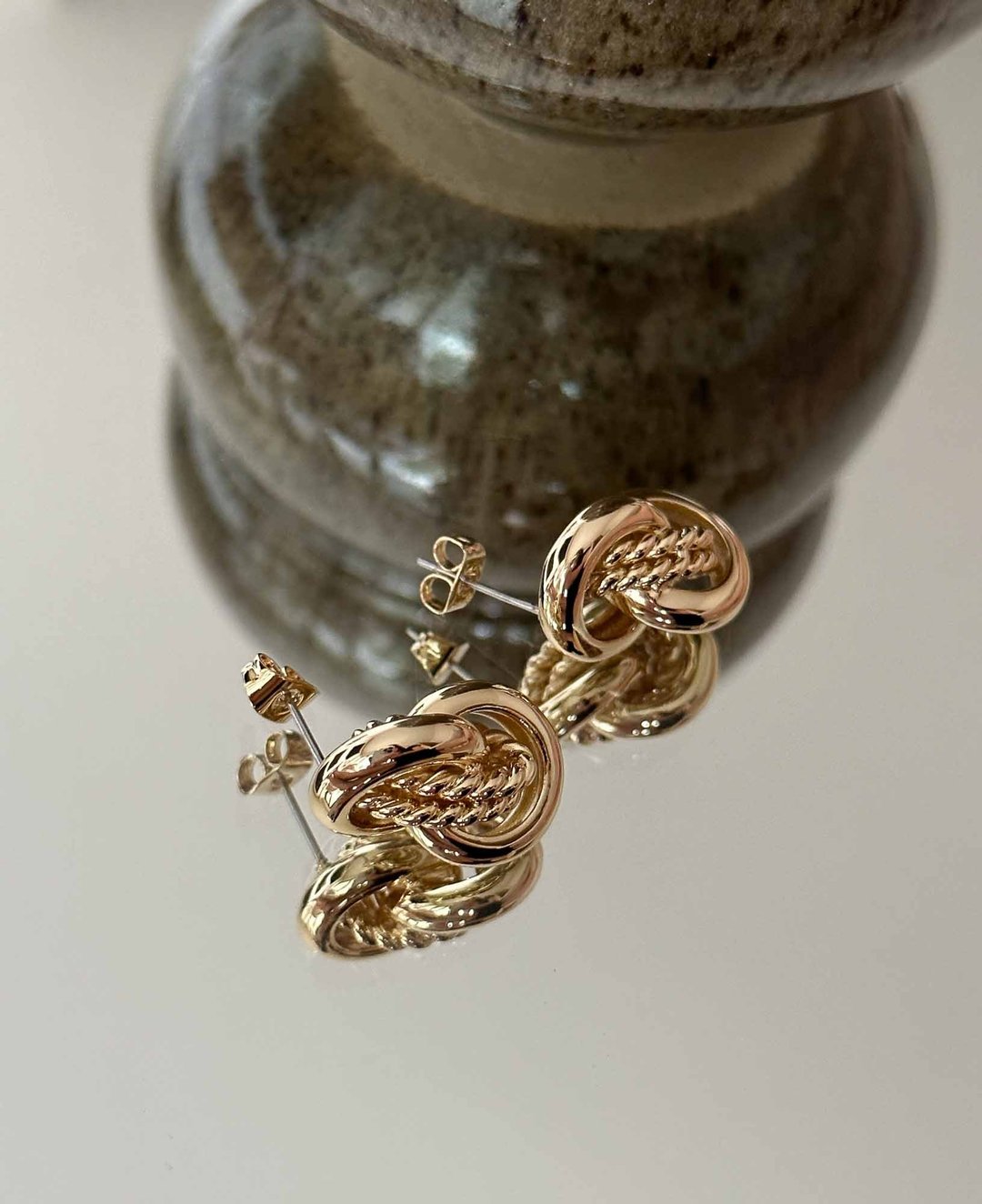 Elodie 绳结包金耳环 | Sachelle Collective - 耳环/耳夹 - 贵金属 金色