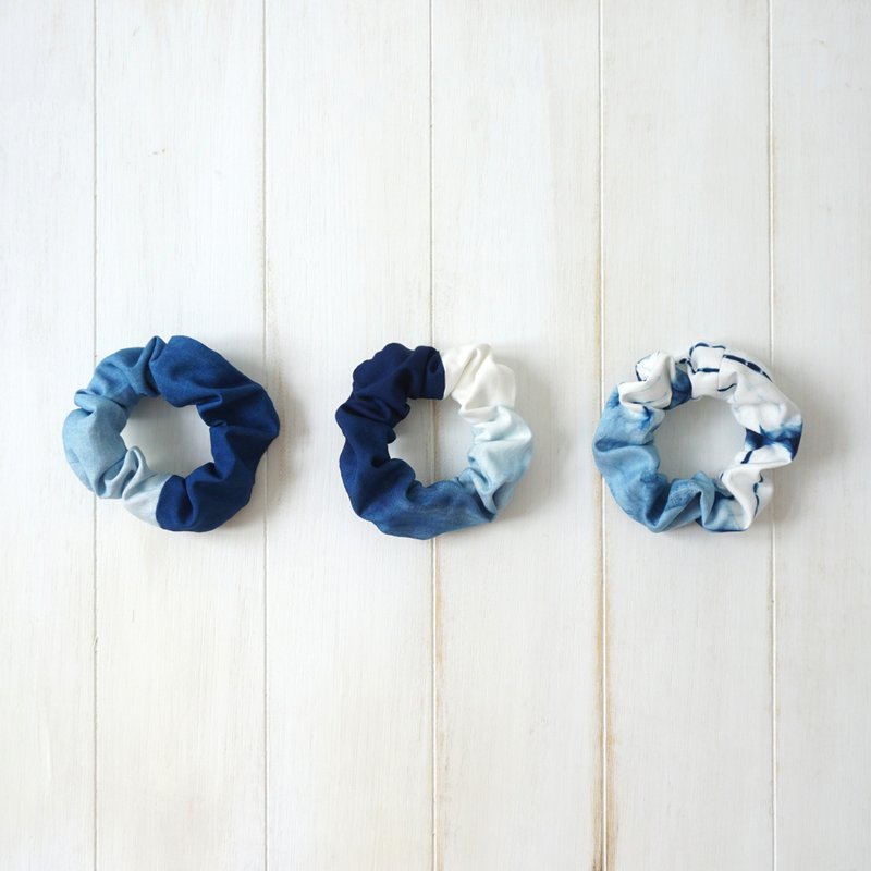限定款 - S.A x Scrunchies 蓝染甜甜圈发圈 - 发饰 - 棉．麻 蓝色
