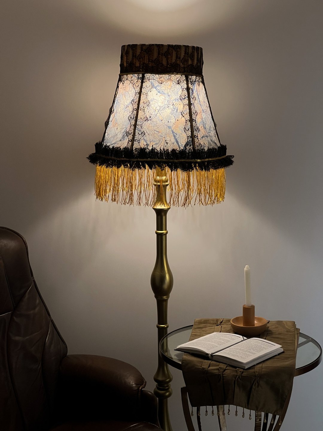 Victorian lampshade tapestry decorated with lace - 灯具/灯饰 - 其他材质 黑色