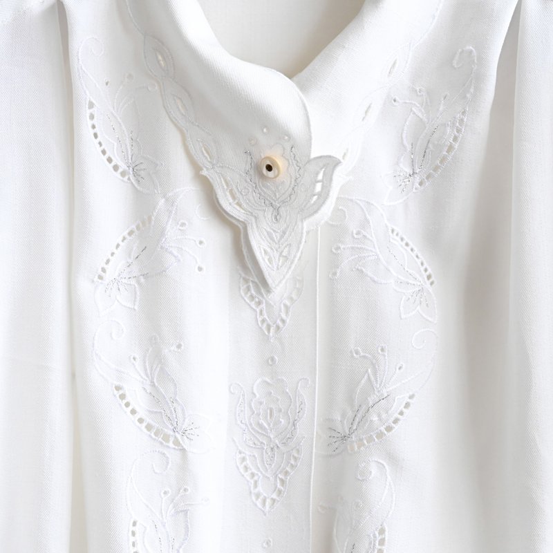 【蛋植物古着】星羽反折领刺绣短袖古着衬衫 - 女装衬衫 - 其他人造纤维 白色