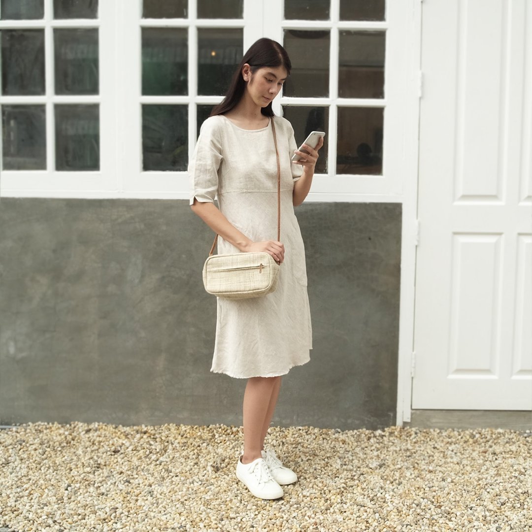 Crossbody Bags Little Tan Width Bags Hand Woven Natural Color Hemp - 侧背包/斜挎包 - 其他材质 