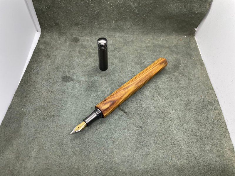台湾黄连木钢笔-纯手削制作 - 钢笔 - 木头 金色