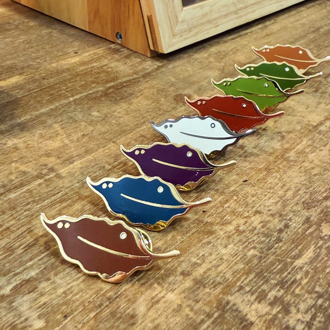 茶叶徽章 - 把茶叶带在身上 珐琅胸针 new colors - 胸针 - 其他金属 多色
