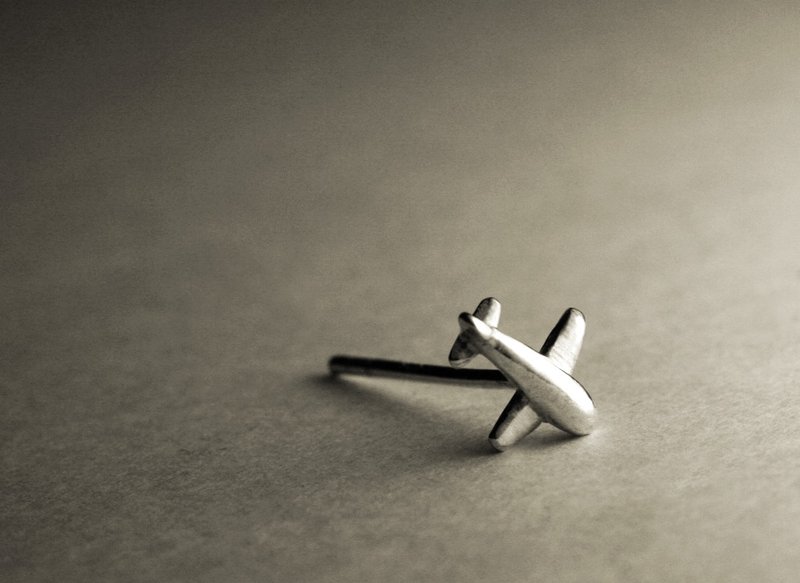 小飞机造型纯银耳环(单支/一对) - 耳环/耳夹 - 其他金属 银色