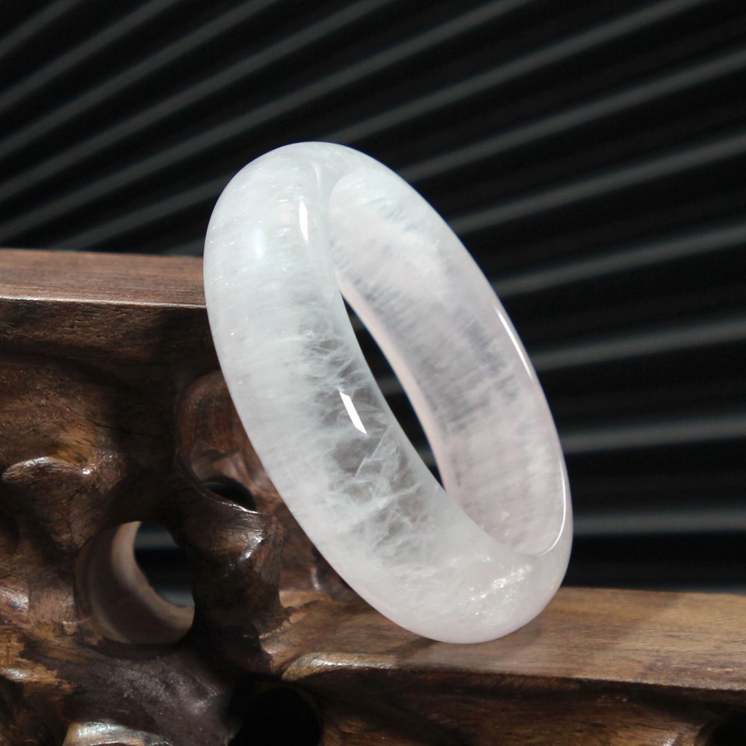 发丝白萤石手镯61MM波浪纹半透明雪花水晶手环女性暖宫石自然饰品 - 手链/手环 - 水晶 白色