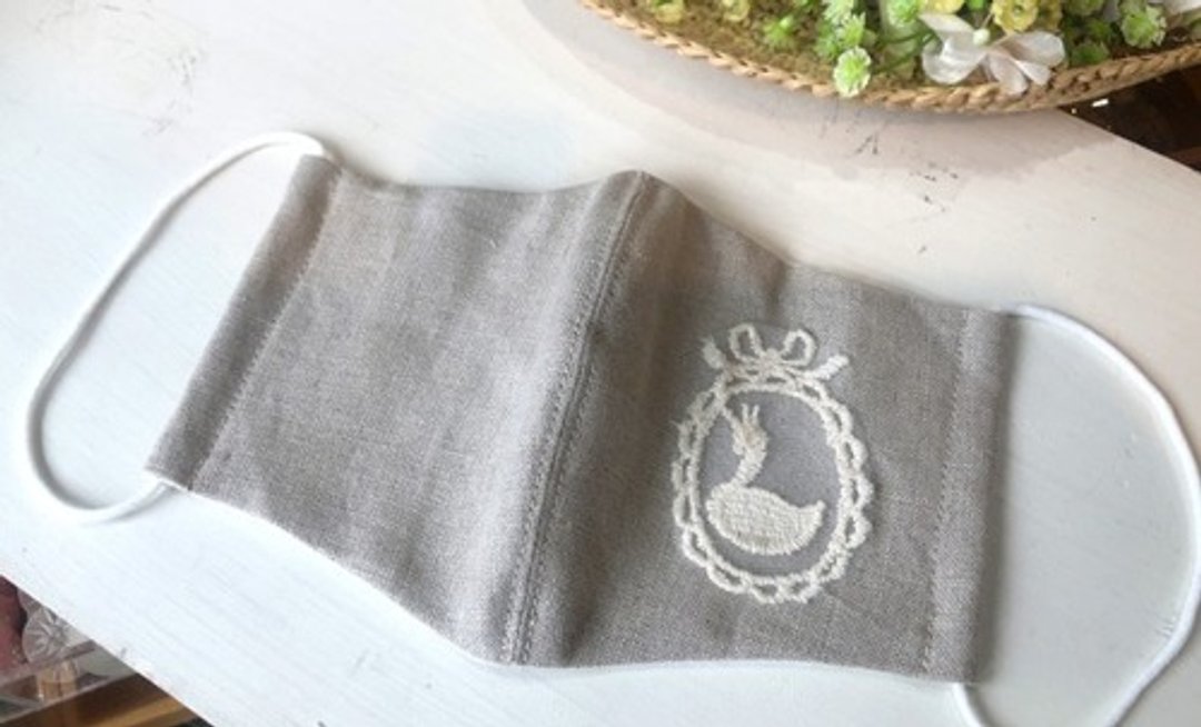 Material 2 pieces of lace swan motif Off-white mask charm - 其他 - 其他材质 白色