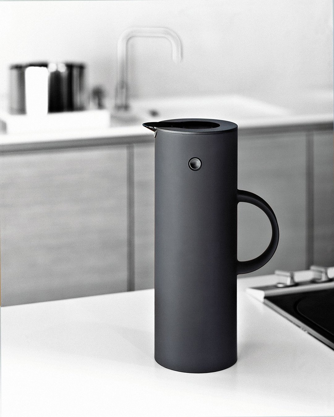 【Stelton】啄木鸟真空保温壶 1L-雾黑 - 保温瓶/保温杯 - 塑料 