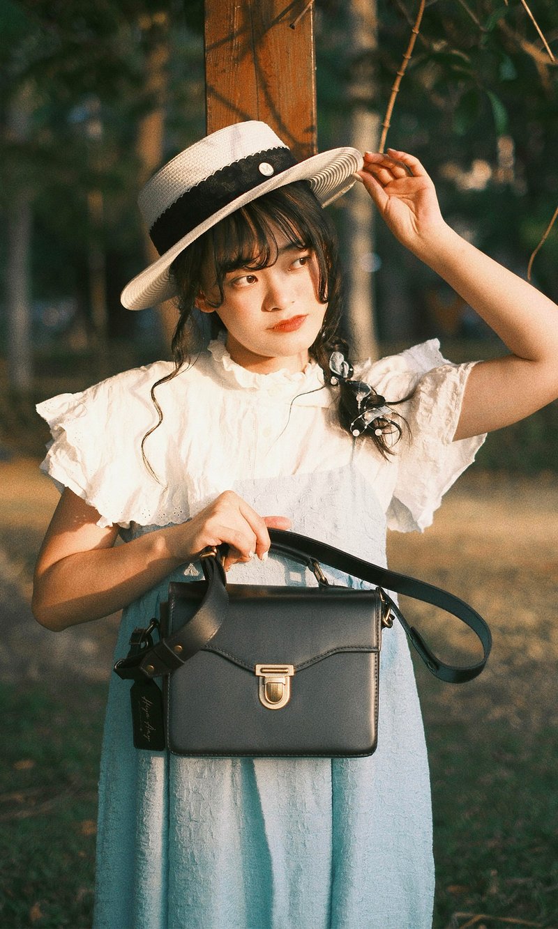 限量联名款 Amy Camino 黑色复古箱式手提包/相机包 - 手提包/手提袋 - 真皮 黑色