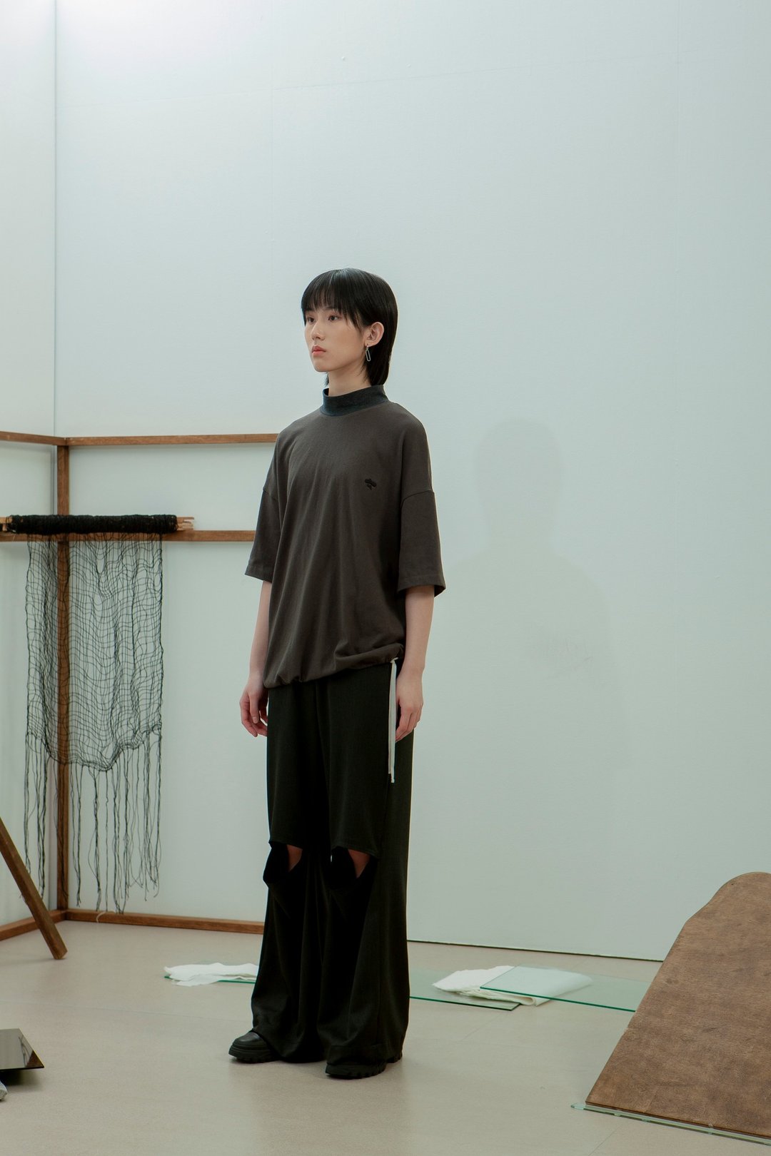 TRAN 团型刺绣中性Tee - 女装上衣 - 棉 灰色
